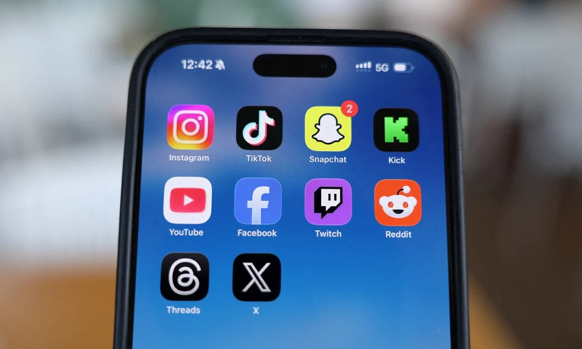 UK to Ban Social Media Use for Under-16s in Major Internet Regulation Move