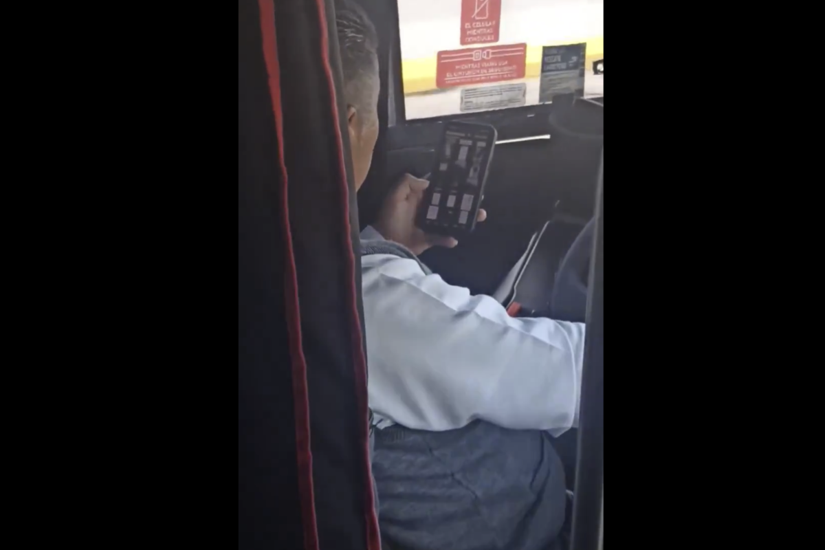 ADO Bus Driver Caught Speeding and Scrolling on Phone on Cuacnopalan-Oaxaca Highway