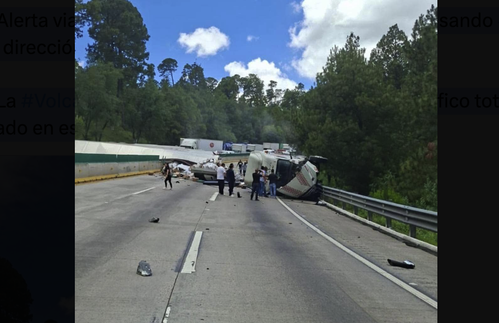 Third Truck Overturn on Mexico-Puebla Highway Today Causes Major Traffic Jam Toward Mexico City