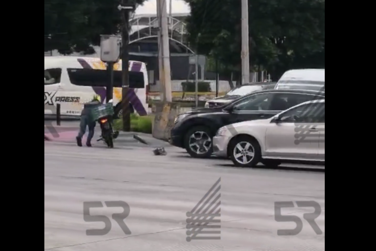 Hit-and-Run Incident on Atlixco Boulevard Leaves Motorcyclist Injured in Puebla