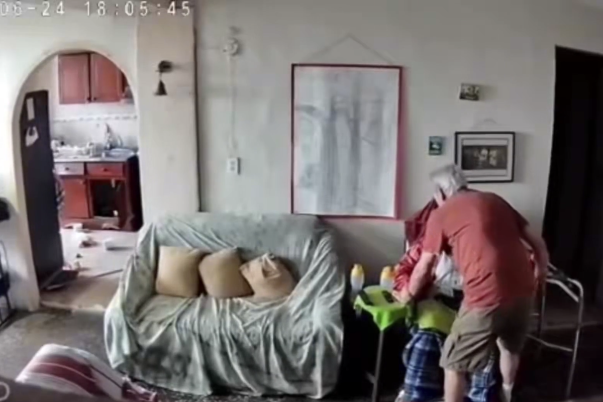 A Viral Video Shows an Elderly Man Protecting His Wife During a Venezuelan Earthquake