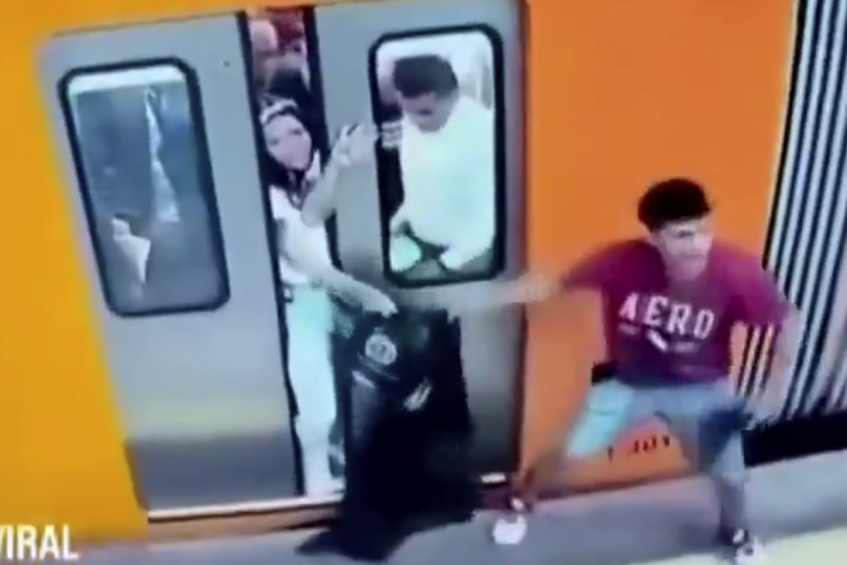 Brutal fight breaks out between Metro users during rush hour in Mexico City