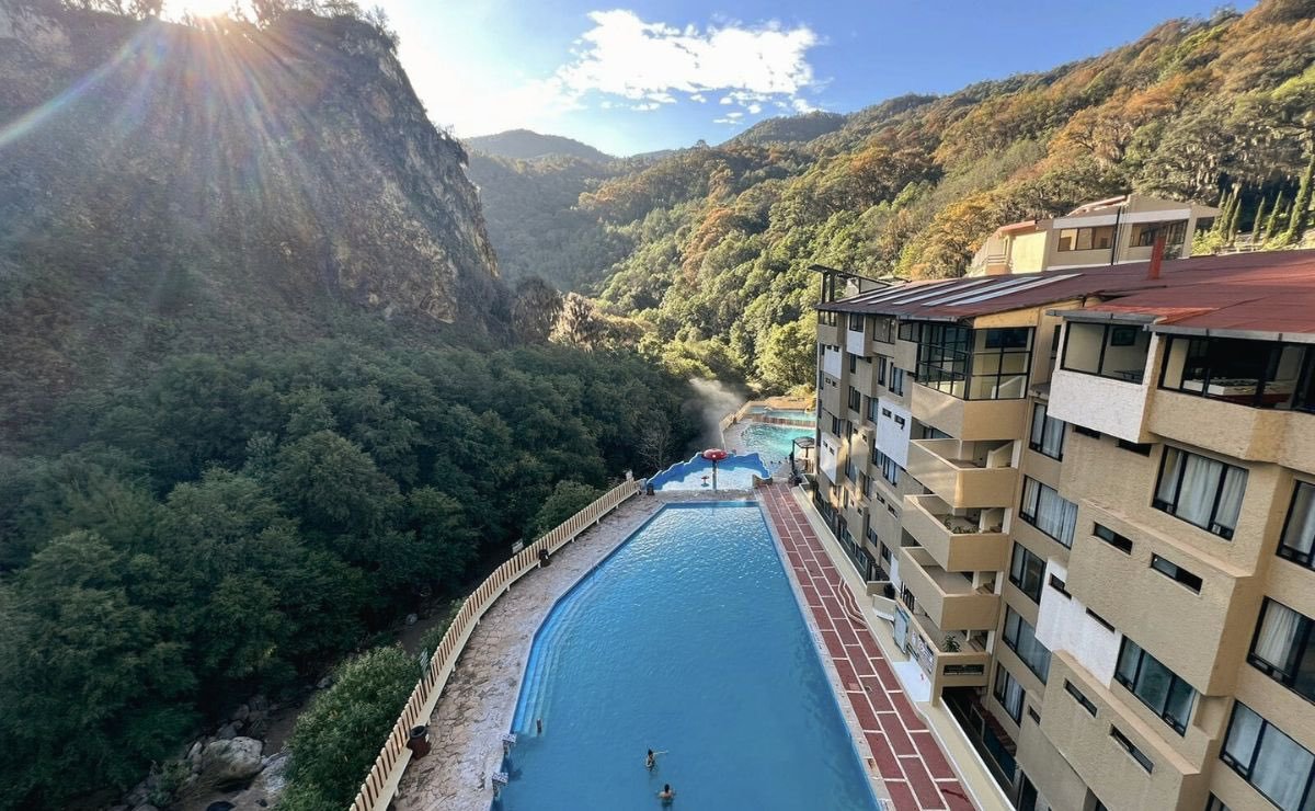 Two seniors suffer open fractures after elevator fall at Chignahuapan hot springs hotel