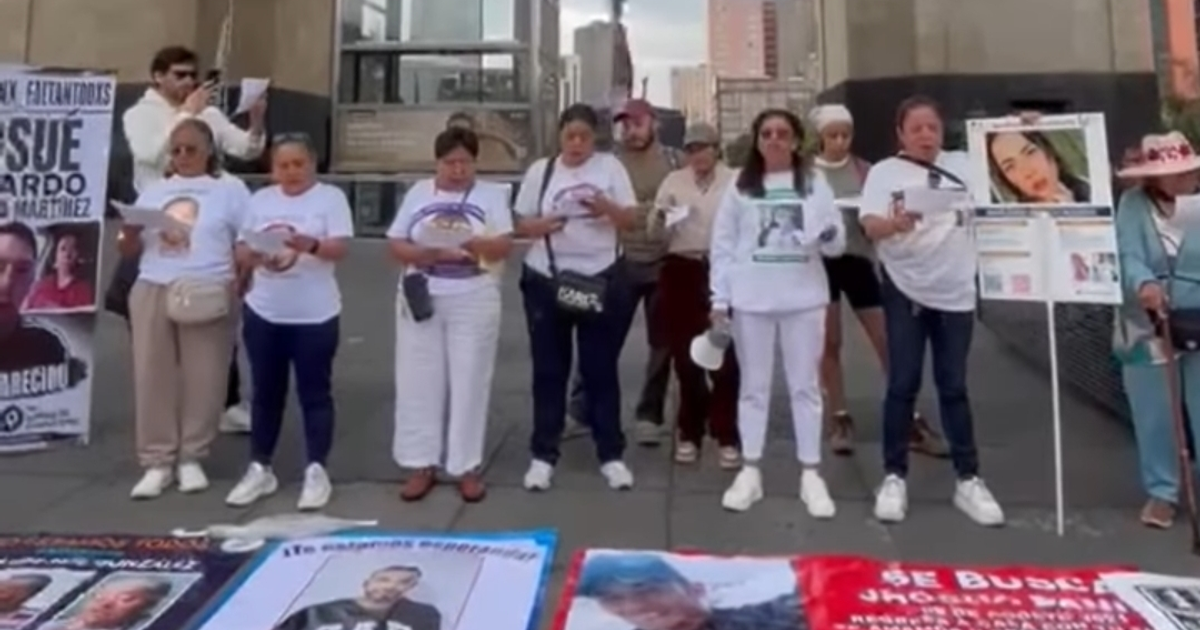 Mothers Searching for Missing Relatives Protest at World Cup with a New Version of “Cielito Lindo”