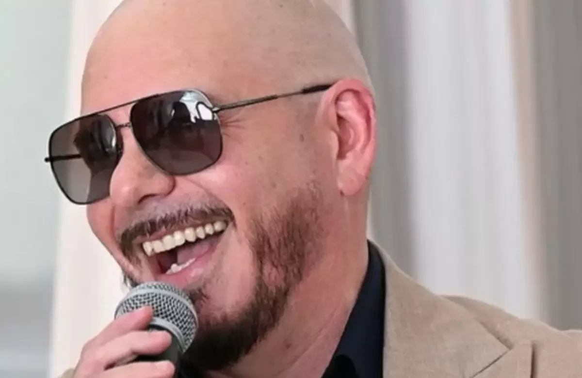 Pitbull sets Guinness World Record with over 22,000 fake bald caps in London
