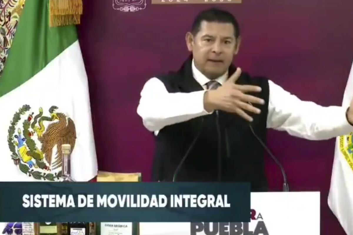 Puebla’s Governor Defends Cablebús Amid Criticism from Former Morena Officials