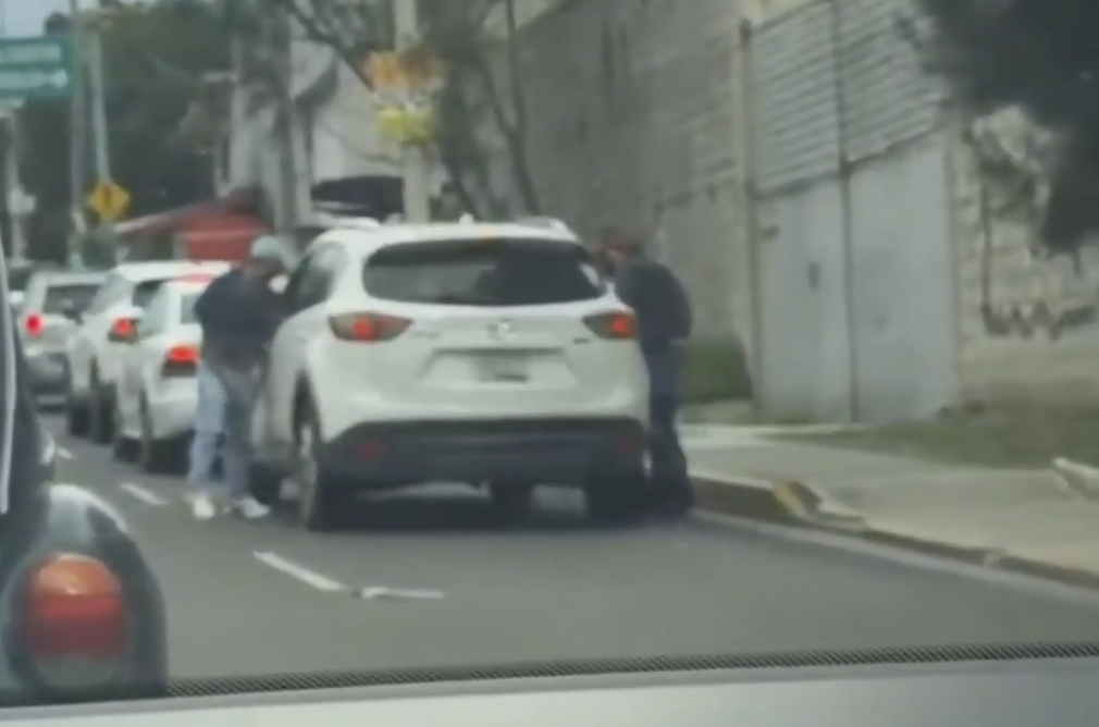 Armed gang robs driver during rush hour in Puebla’s busy 25 Poniente street