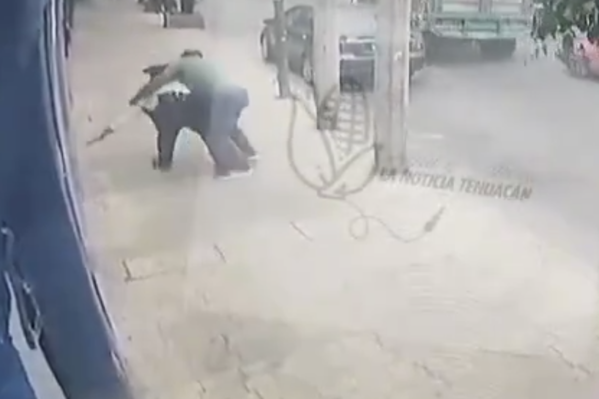 Driver Struggles with Traffic Officer During Fine in Tehuacán: What This Means for Local Transit Enforcement