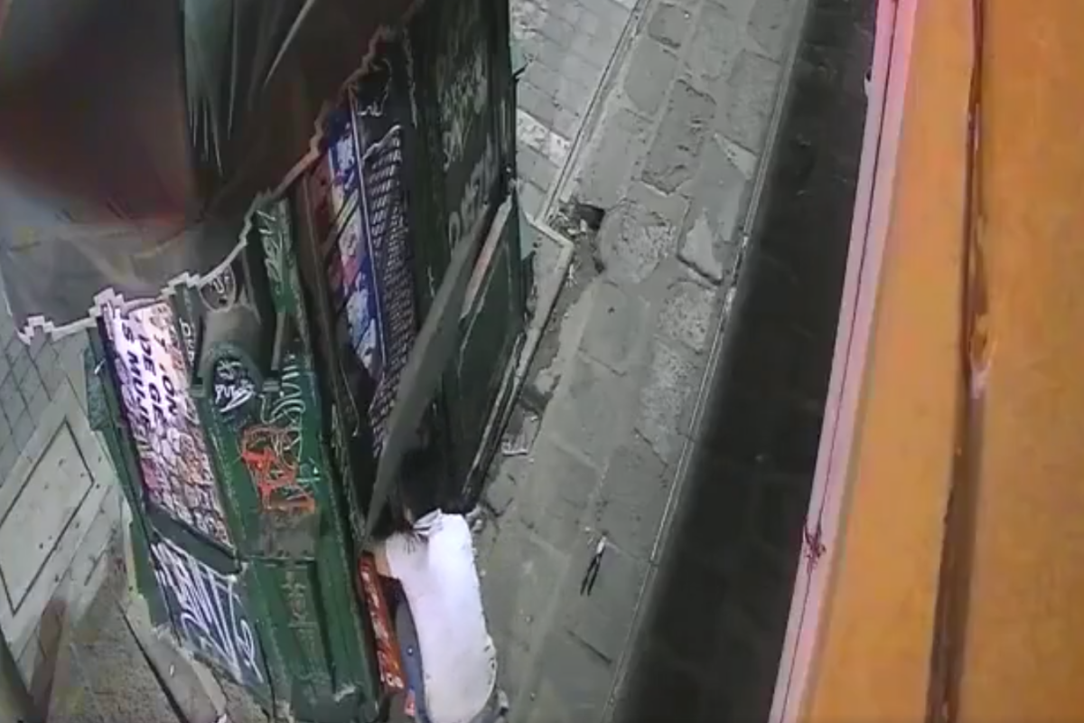 Theft of 2026 World Cup Stickers Caught on Camera in Puebla’s Historic Center; Police Accused of Inaction