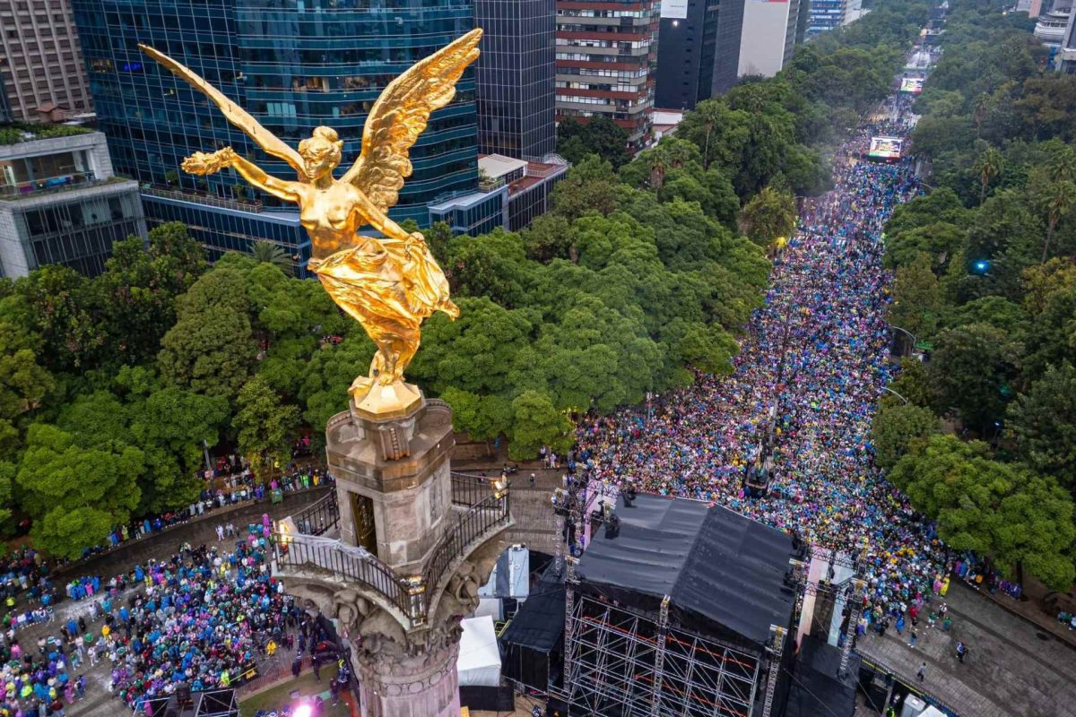 Over 1.3 Million Fans Gathered in Mexico City to Watch Mexico vs. England World Cup Match