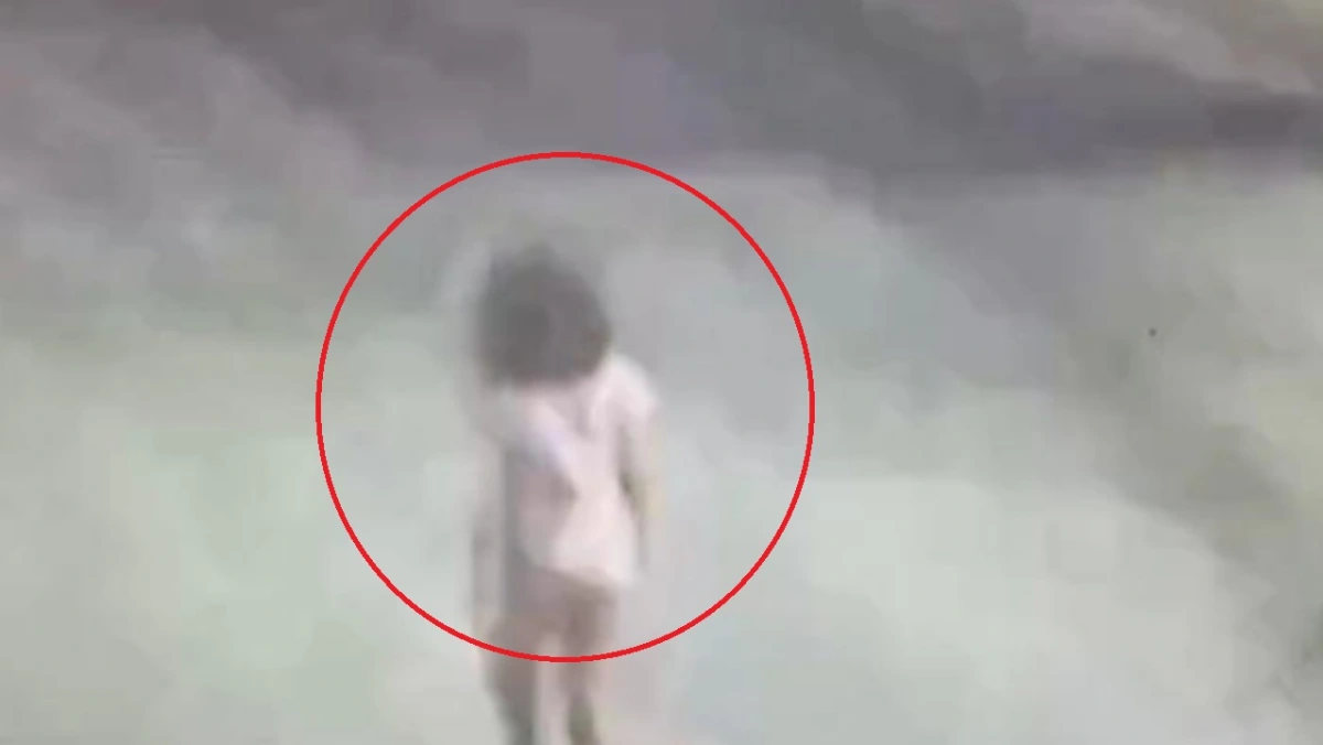 Ghost of a Girl Caught on Camera Wandering Alone in Torreón, Coahuila