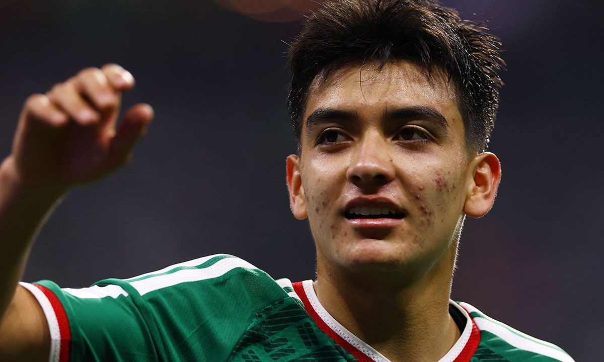 Manchester United steps back from race to sign Mexican star Gilberto Mora