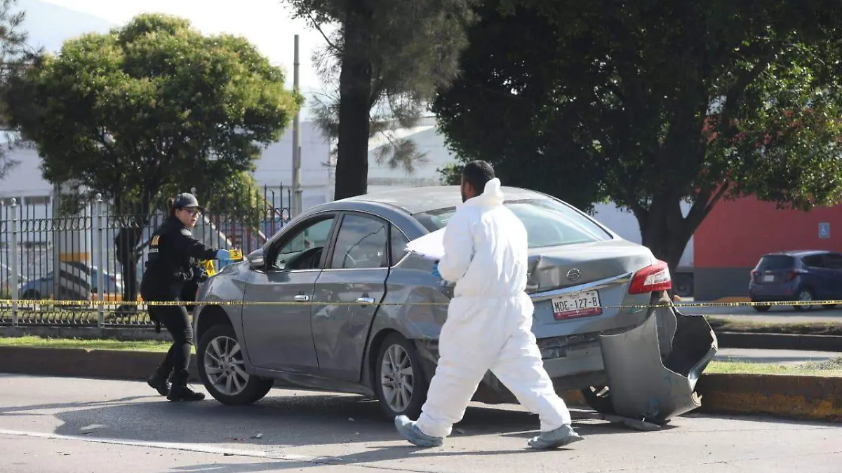 Truck driver fatally hits motorist after road incident and flees in Tlalnepantla