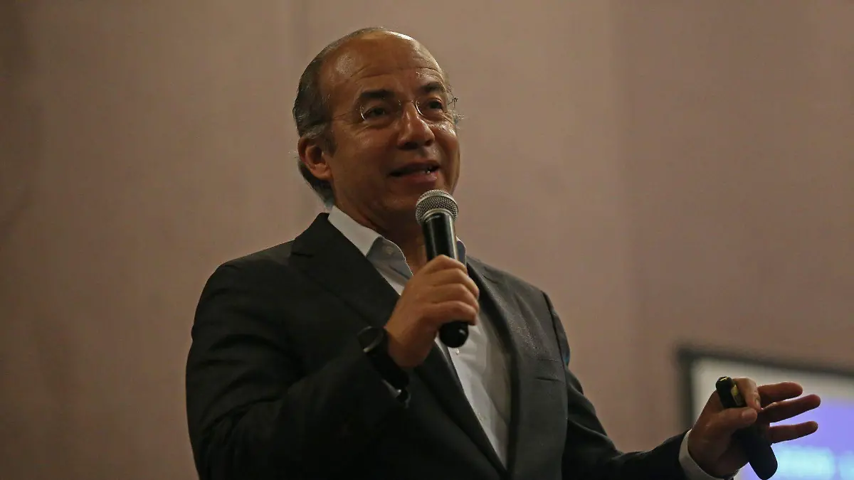 Felipe Calderón warns Mexico faces challenges similar to Venezuela’s democratic decline
